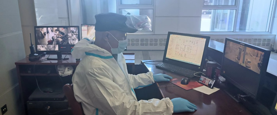 水馨源物业公司职工在水利综合办公楼疫情防控一线收看党的二十大开幕式.png 水馨源物业公司职工在水利综合办公楼疫情防控一线收看党的二十大开幕式.png